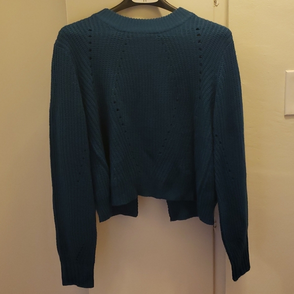 Comfy knit sweater with open lower back slit - Picture 4 of 6